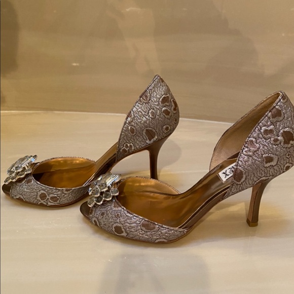 bagdley mischka peep toe with large jewels on toe - Picture 7 of 7